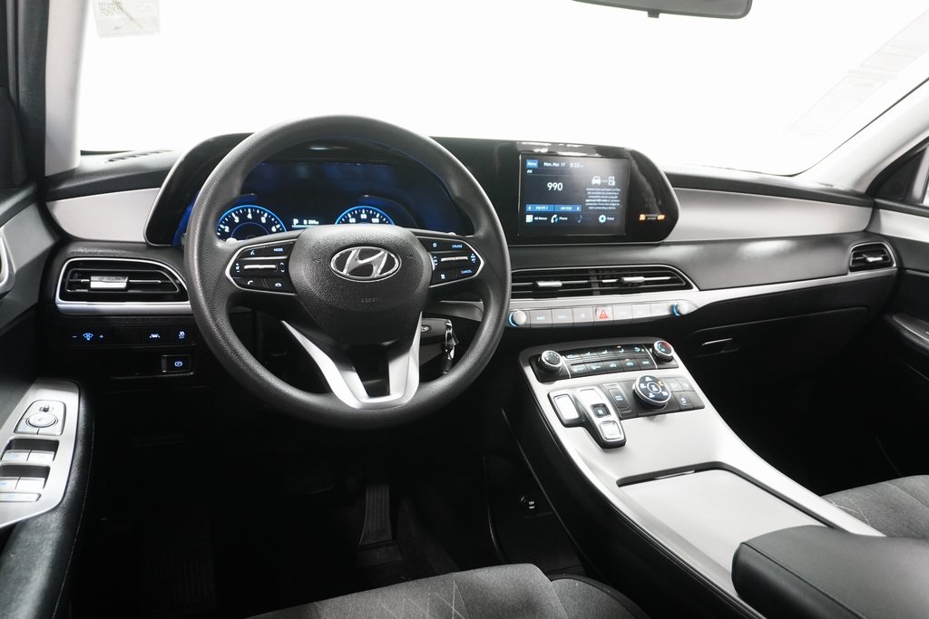 Vehicle image 18 of 26