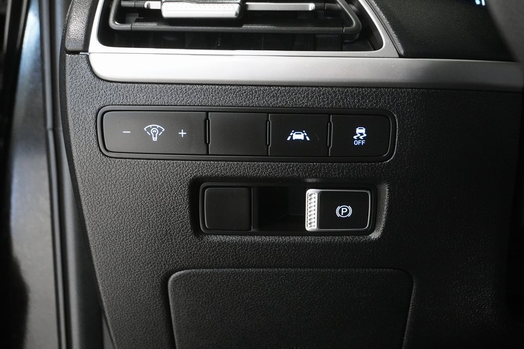 Vehicle image 20 of 26