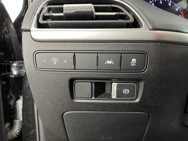 Vehicle image 22 of 37