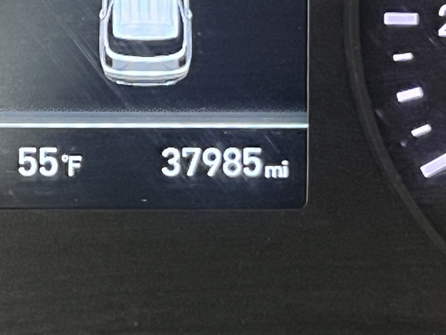 Vehicle image 27 of 37
