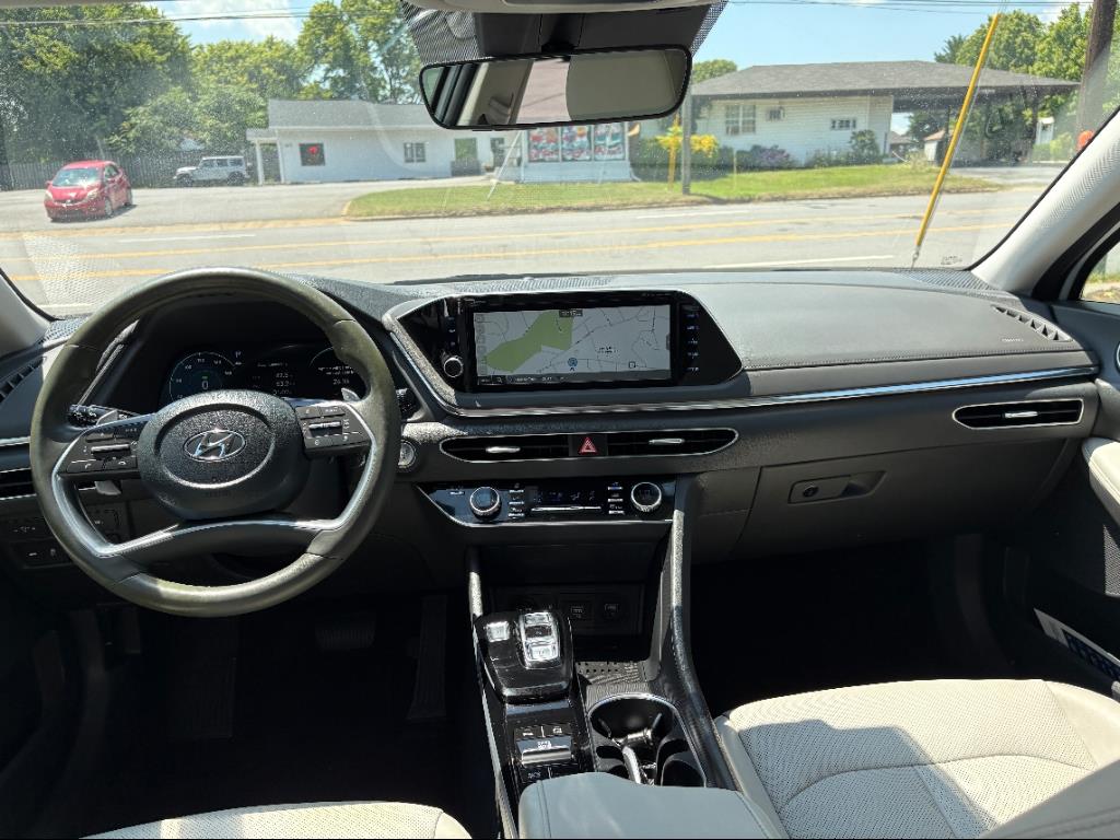 Vehicle image 11 of 24