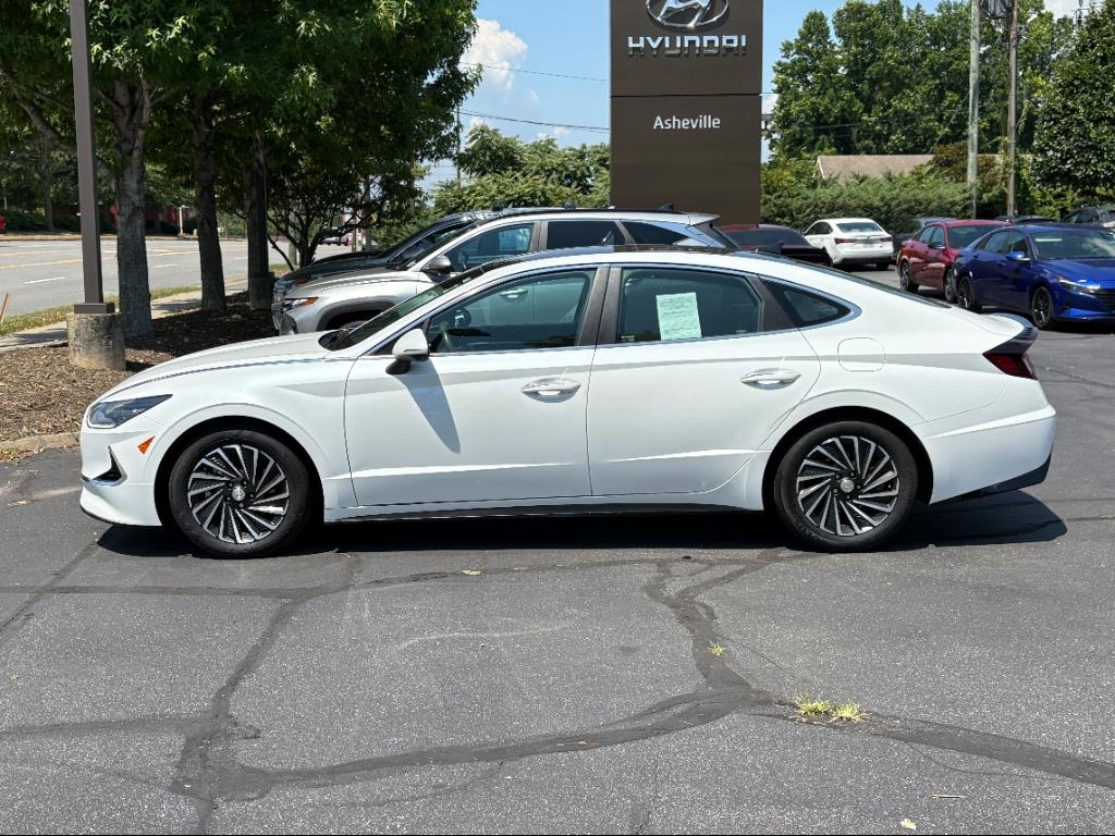 Vehicle image 5 of 24