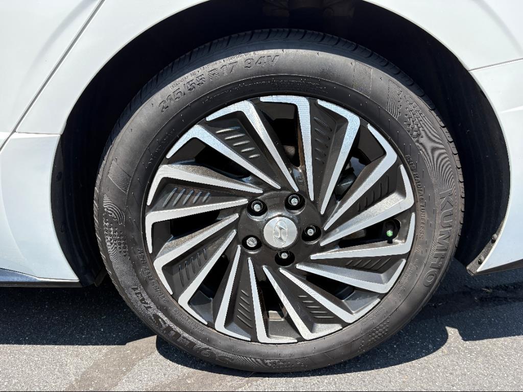 Vehicle image 6 of 24