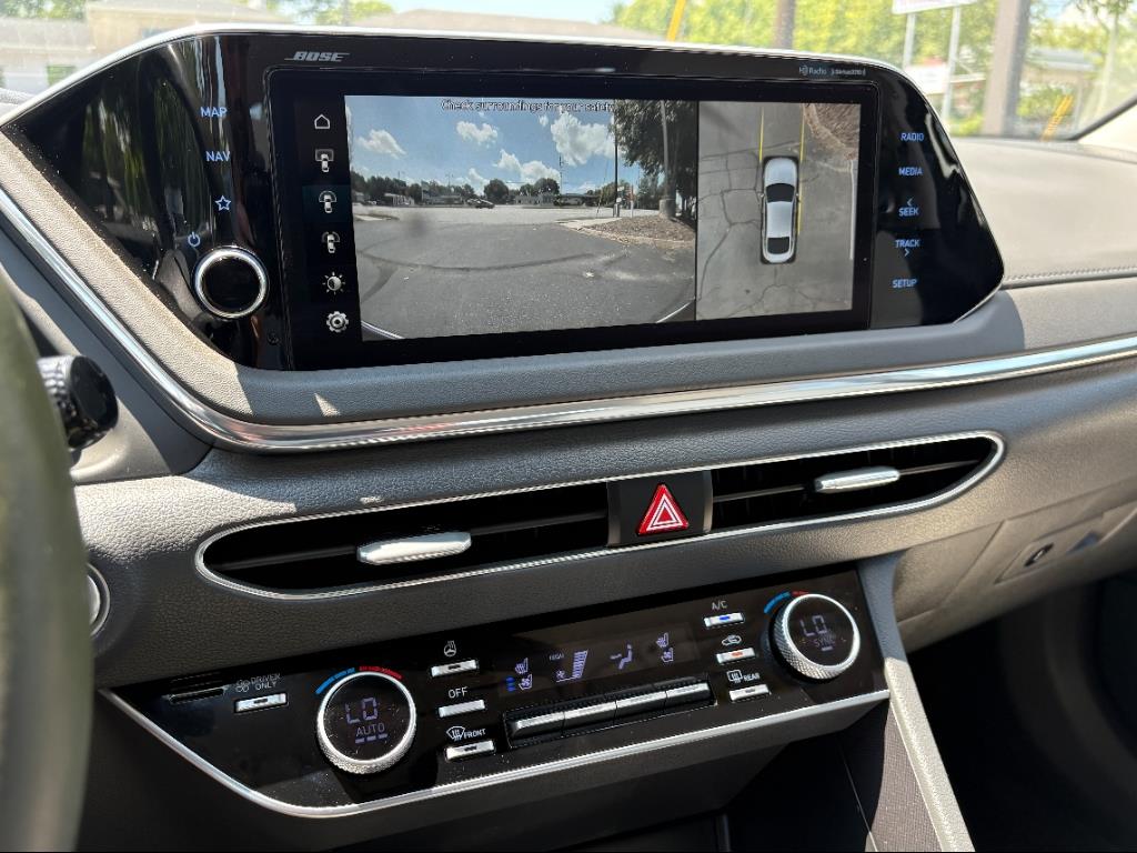 Vehicle image 19 of 24