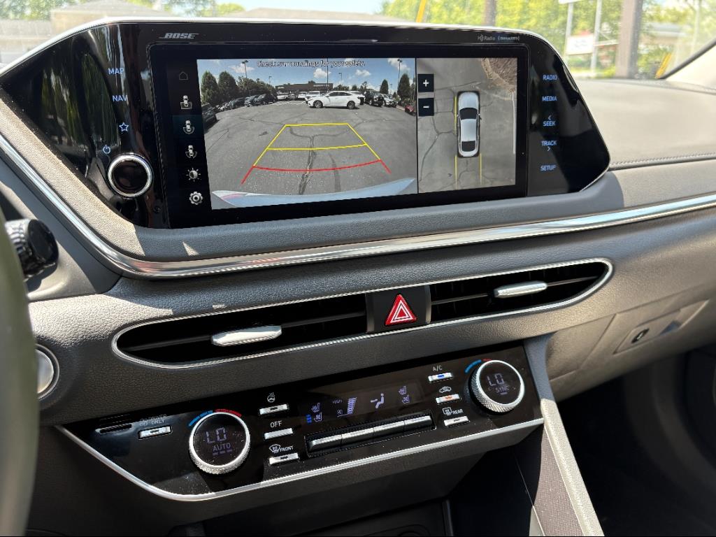 Vehicle image 18 of 24
