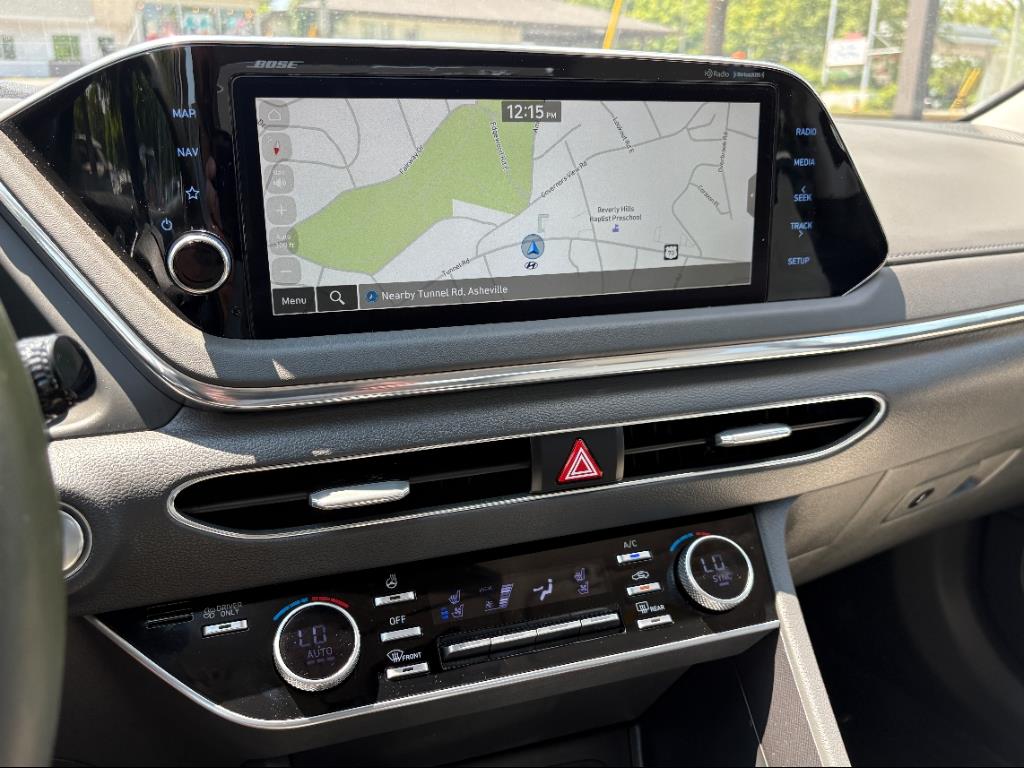 Vehicle image 17 of 24