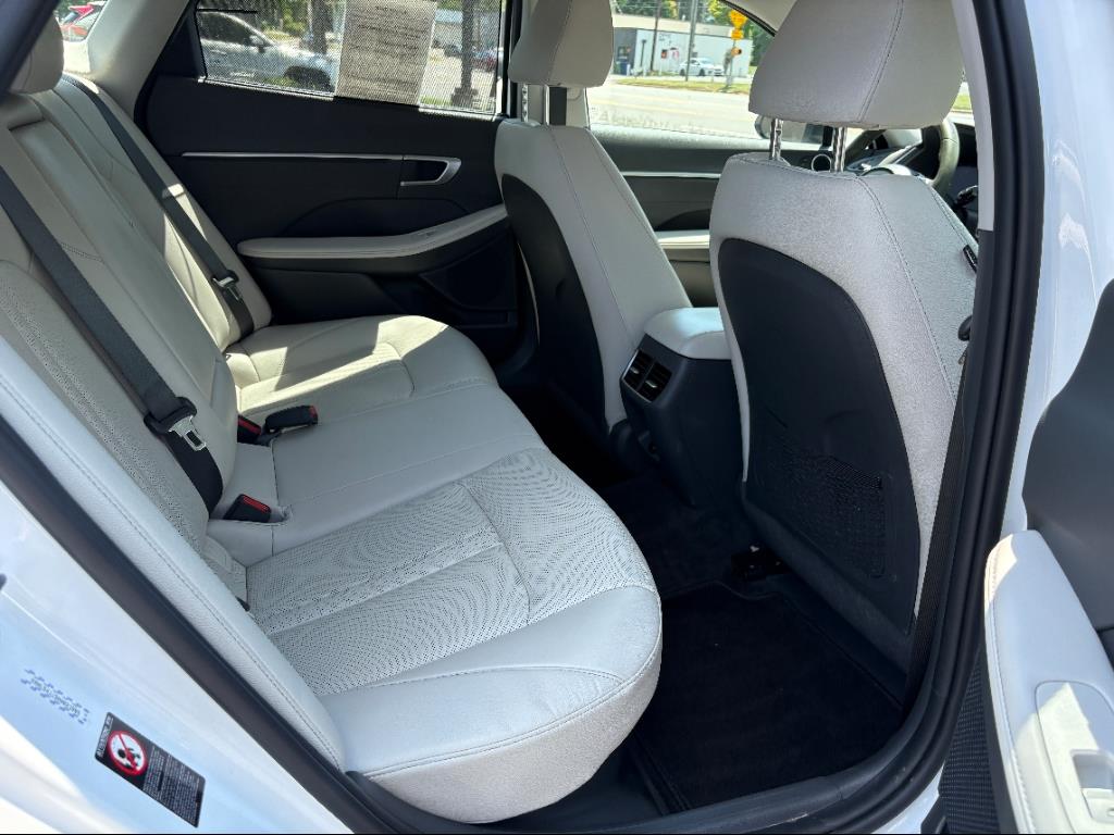 Vehicle image 9 of 24