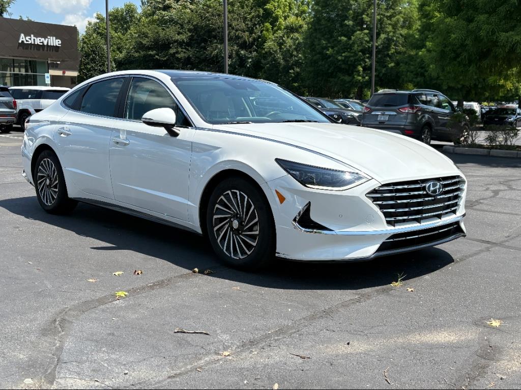 Vehicle image 2 of 24