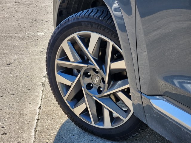 Vehicle image 20 of 32