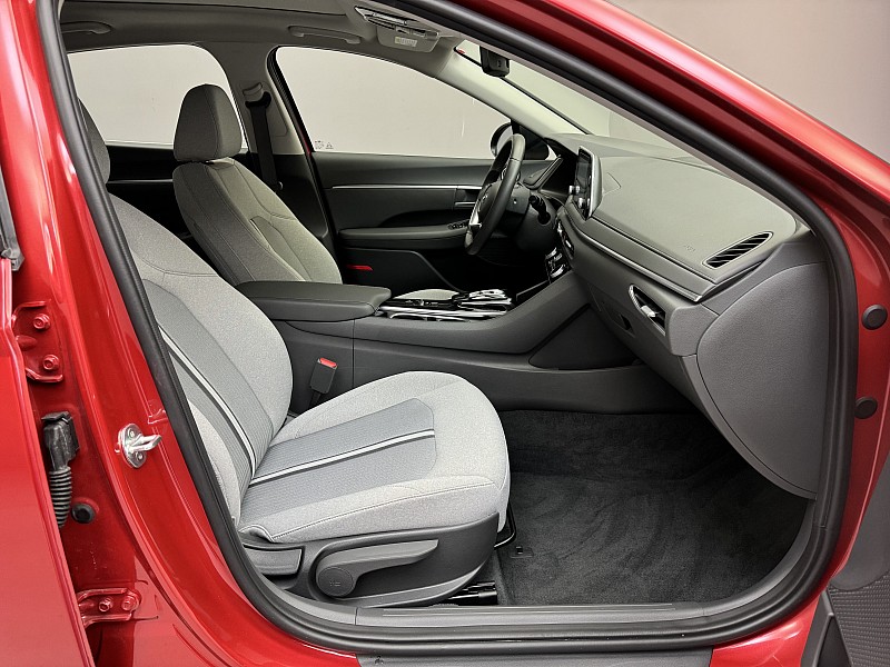 Vehicle image 20 of 41
