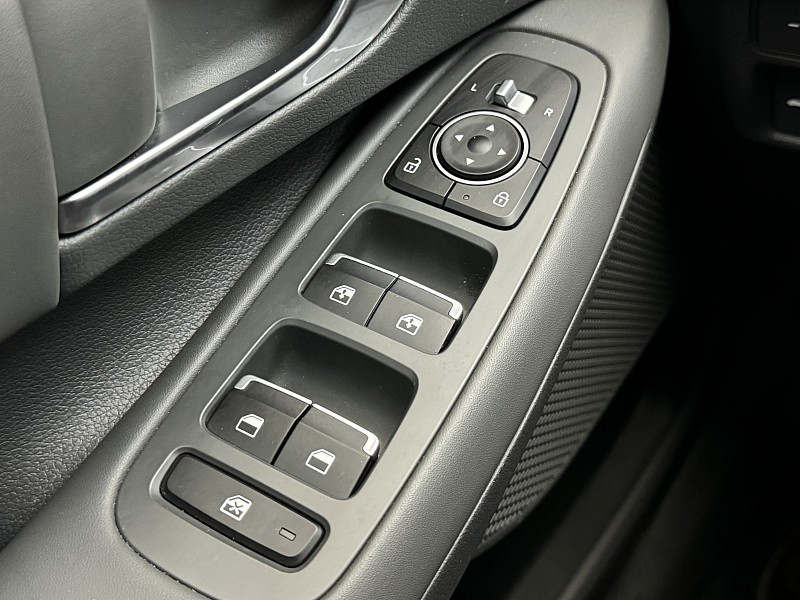 Vehicle image 38 of 41