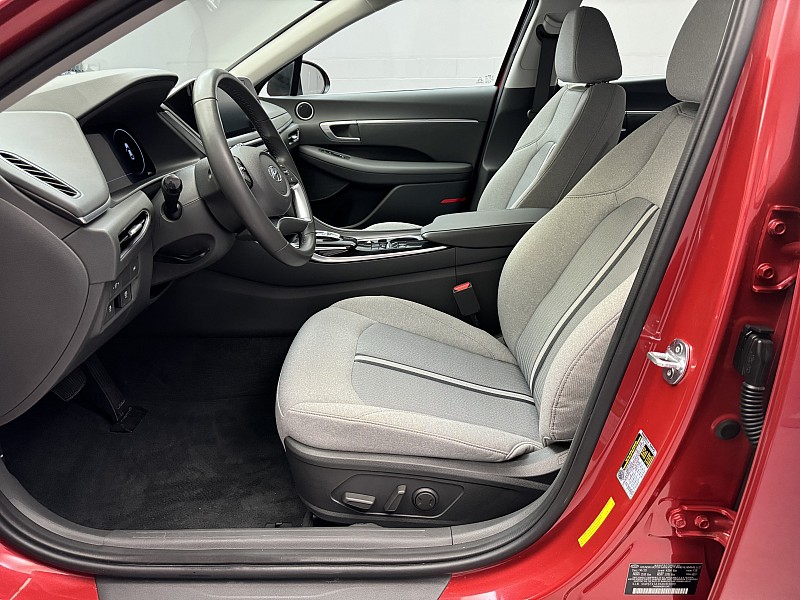 Vehicle image 13 of 41