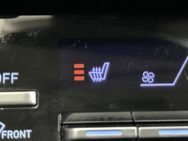 Vehicle image 33 of 41