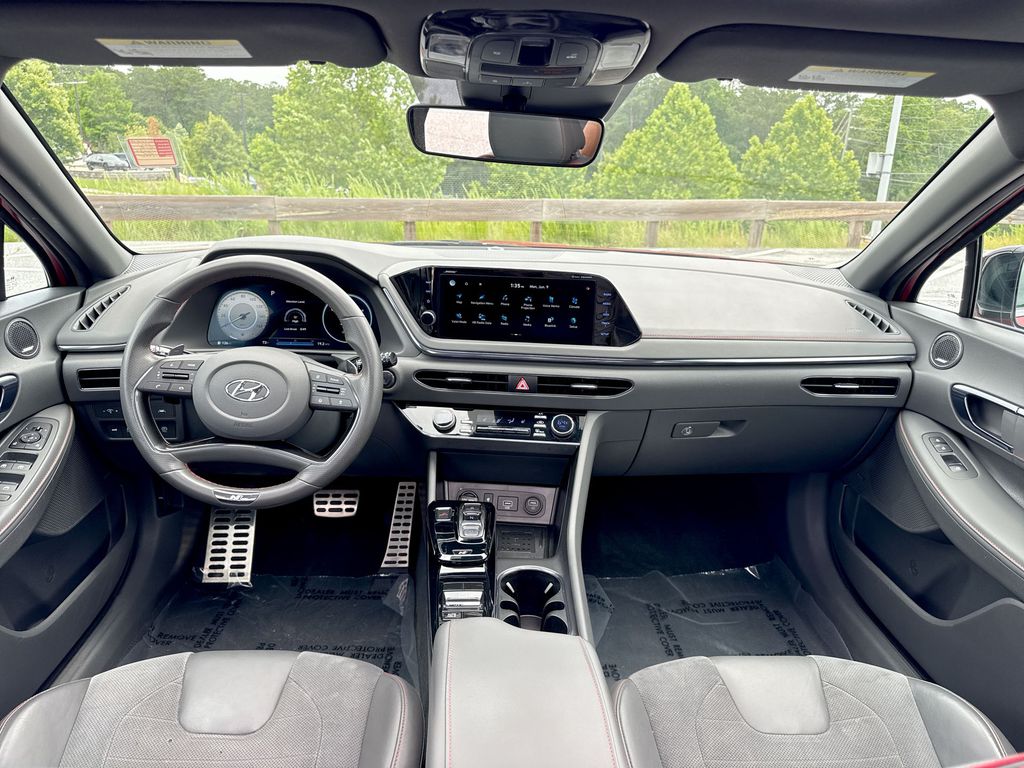 Vehicle image 21 of 35