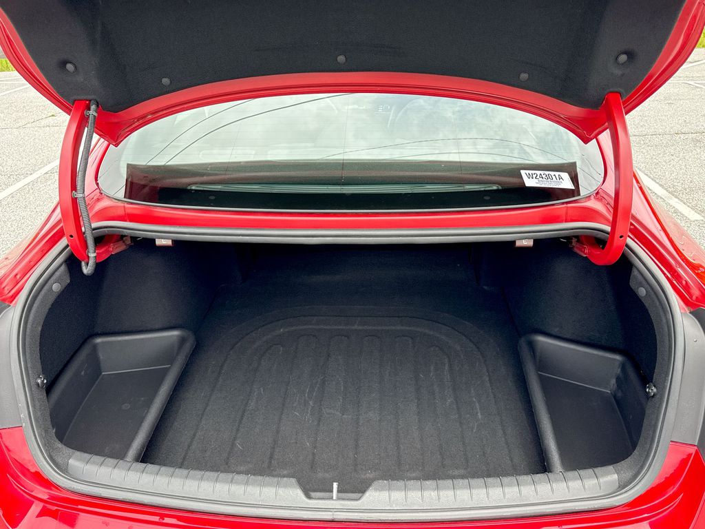 Vehicle image 25 of 35