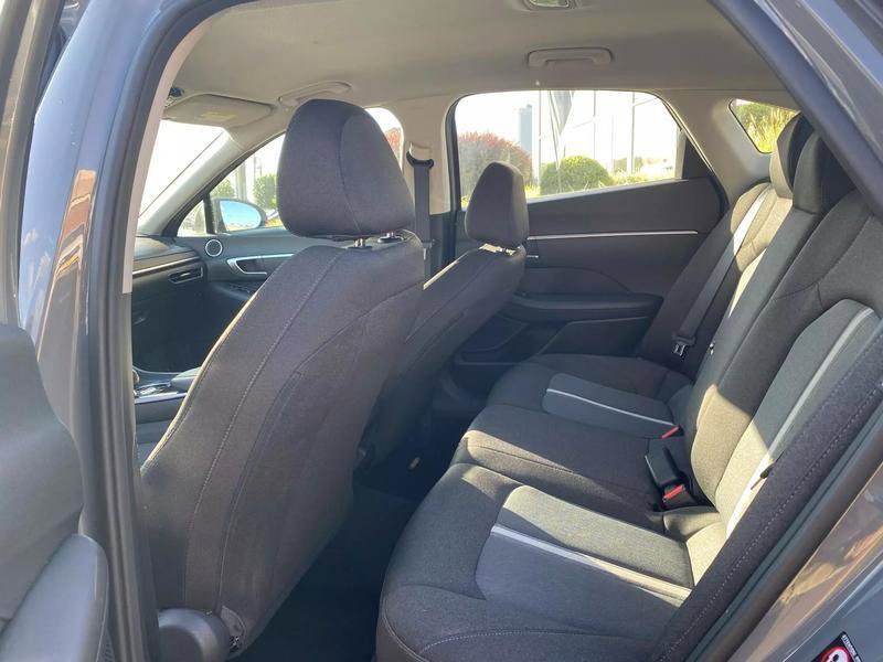 Vehicle image 8 of 17