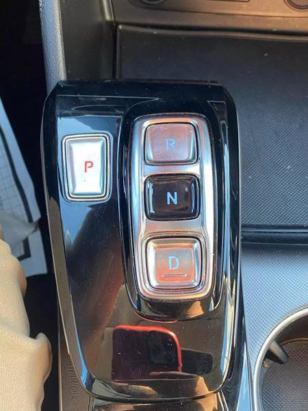 Vehicle image 14 of 17