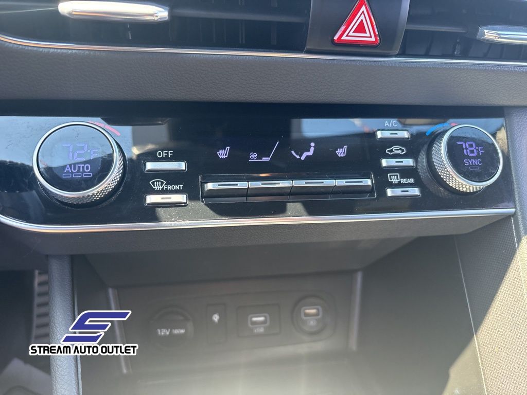 Vehicle image 32 of 35