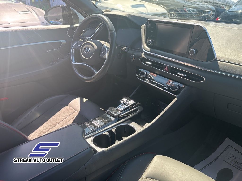 Vehicle image 10 of 35