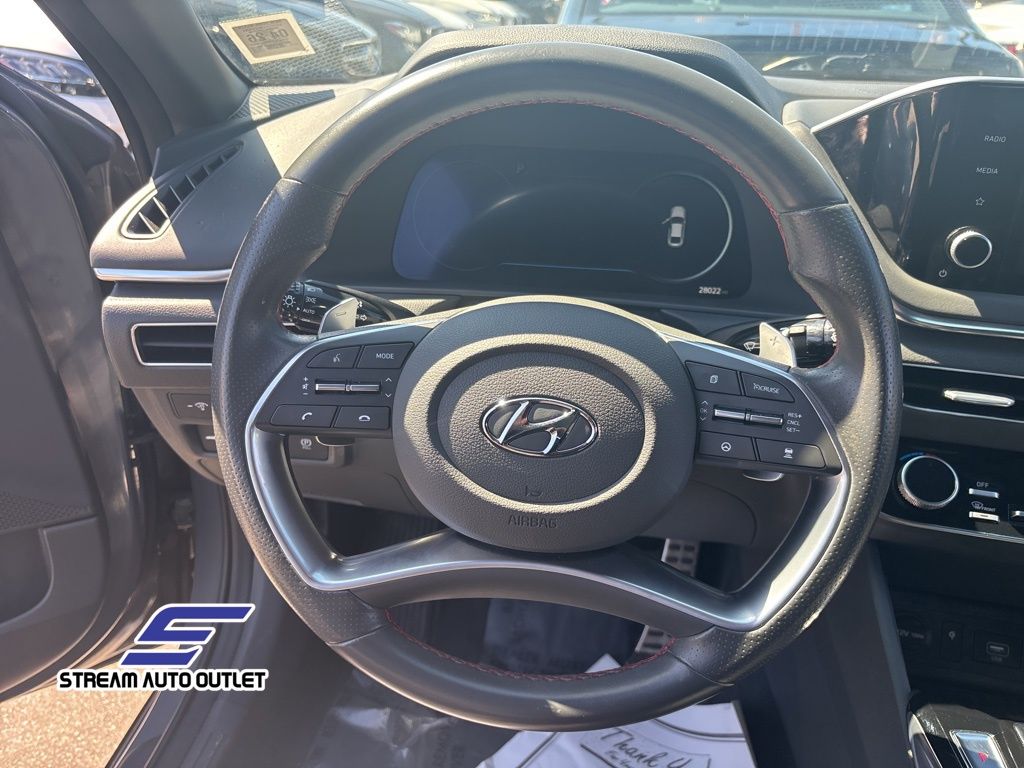 Vehicle image 28 of 35