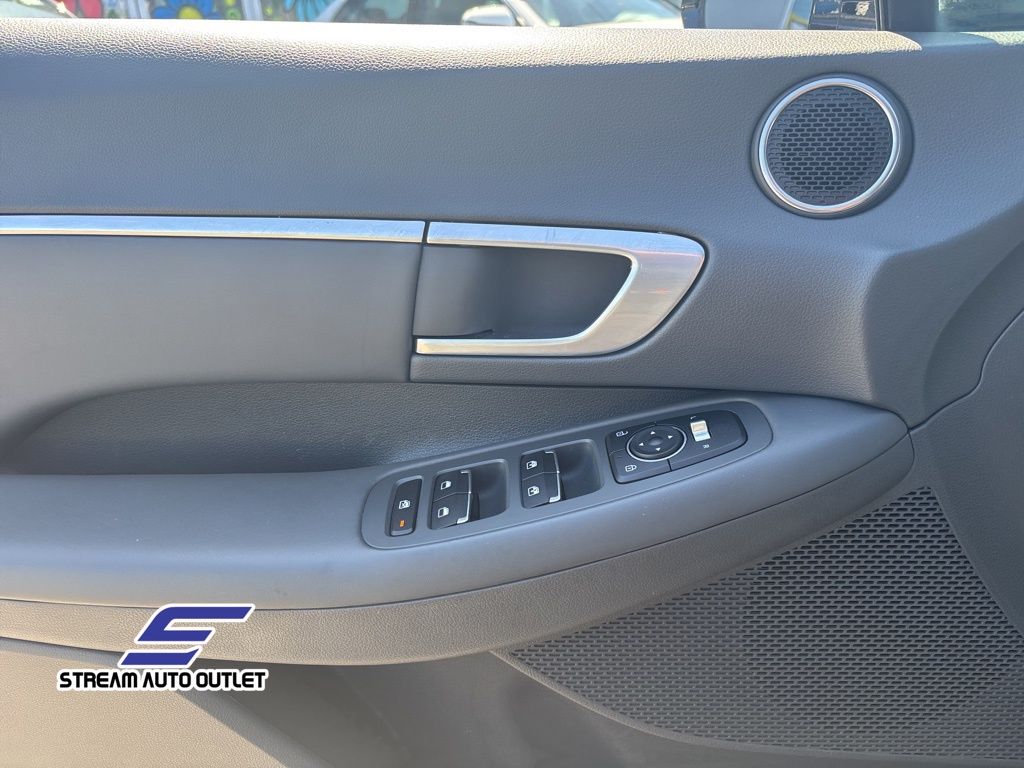 Vehicle image 24 of 35