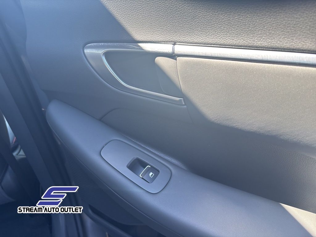 Vehicle image 15 of 35