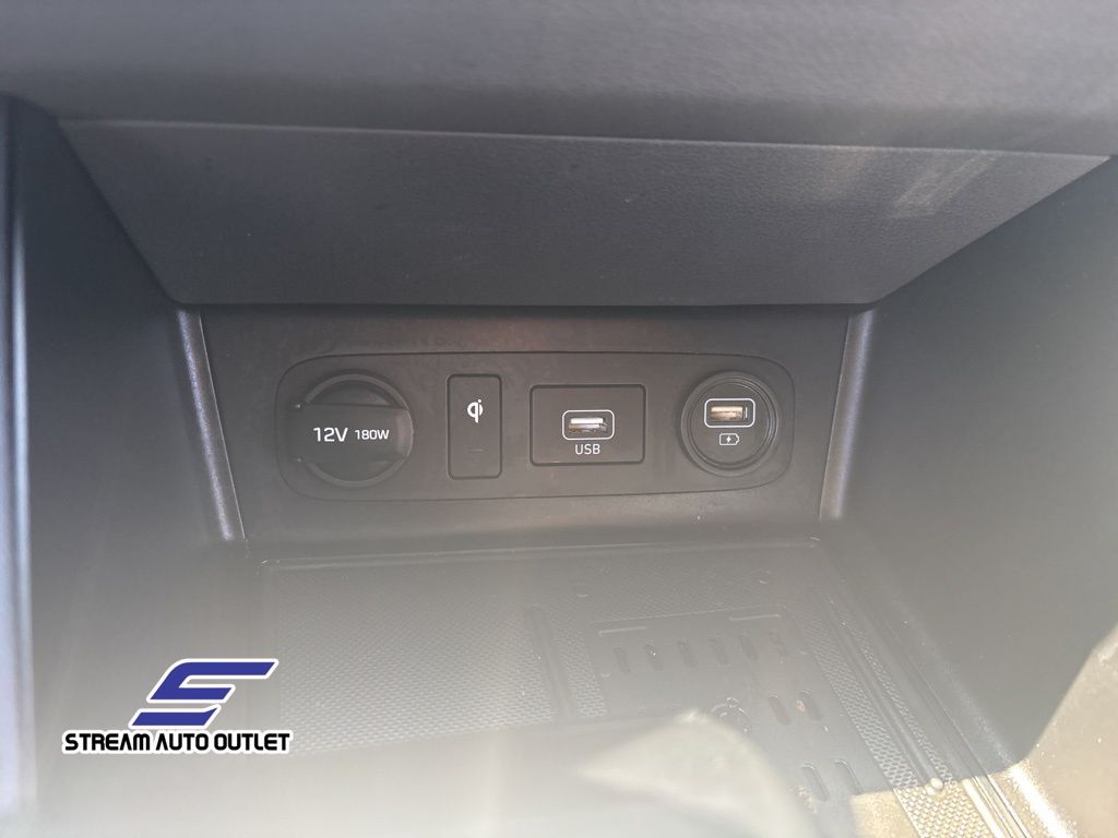 Vehicle image 33 of 35