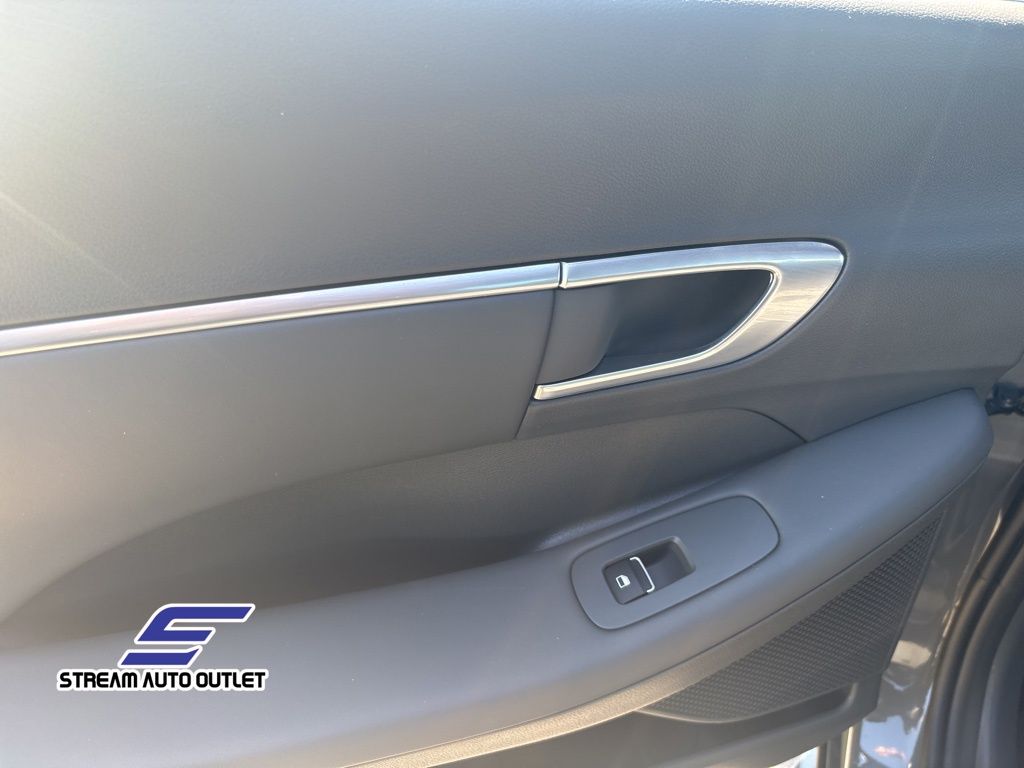 Vehicle image 19 of 35
