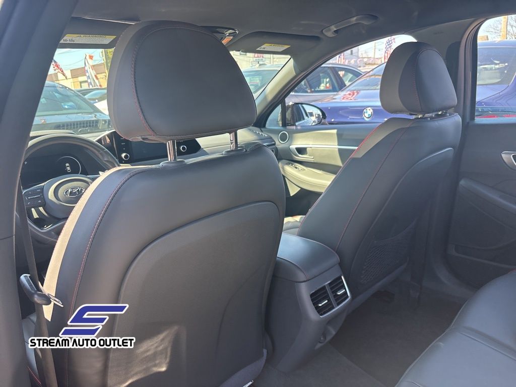 Vehicle image 20 of 35