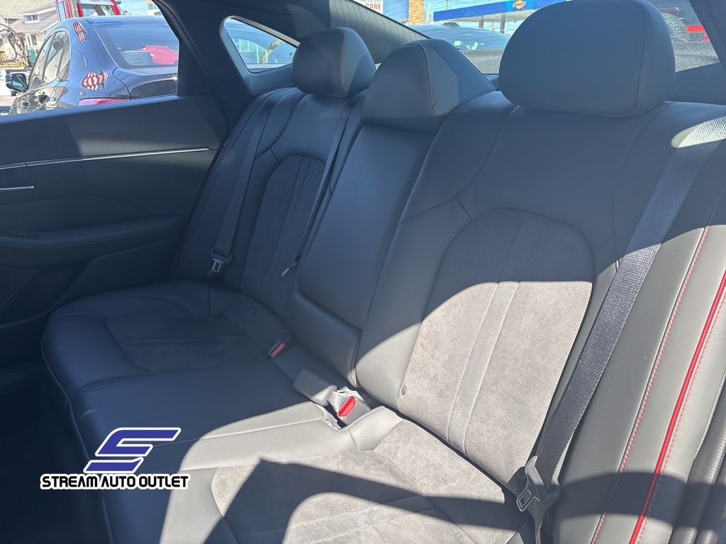 Vehicle image 21 of 35