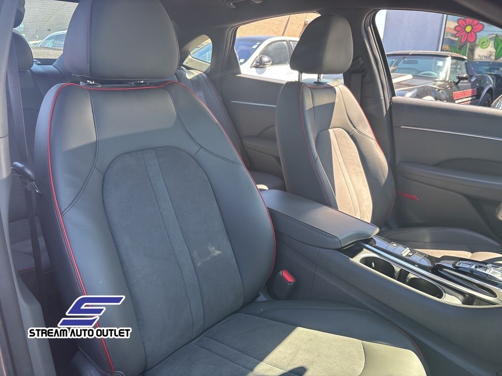 Vehicle image 11 of 35