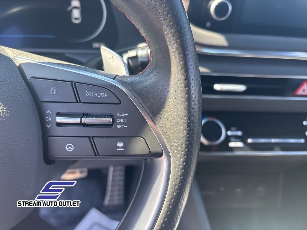Vehicle image 27 of 35