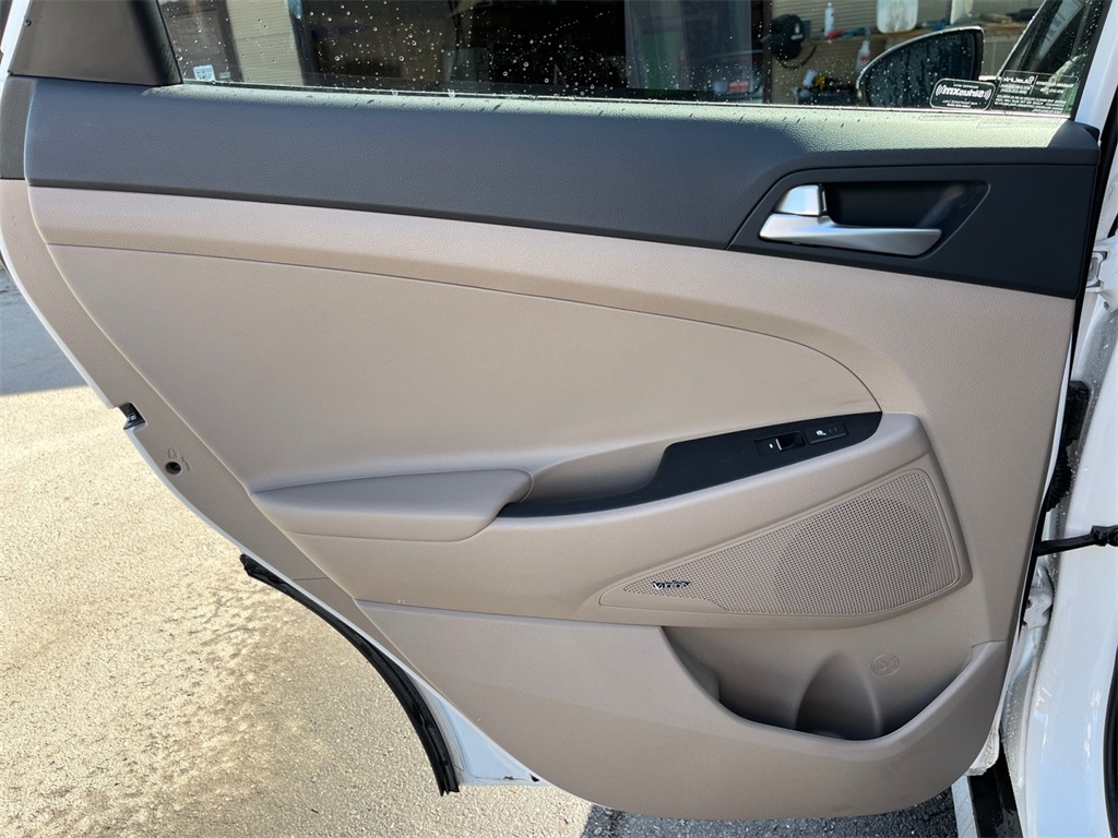 Vehicle image 32 of 45