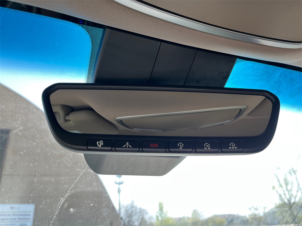 Vehicle image 31 of 45