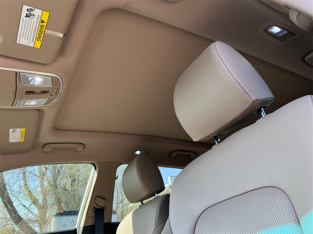 Vehicle image 21 of 45