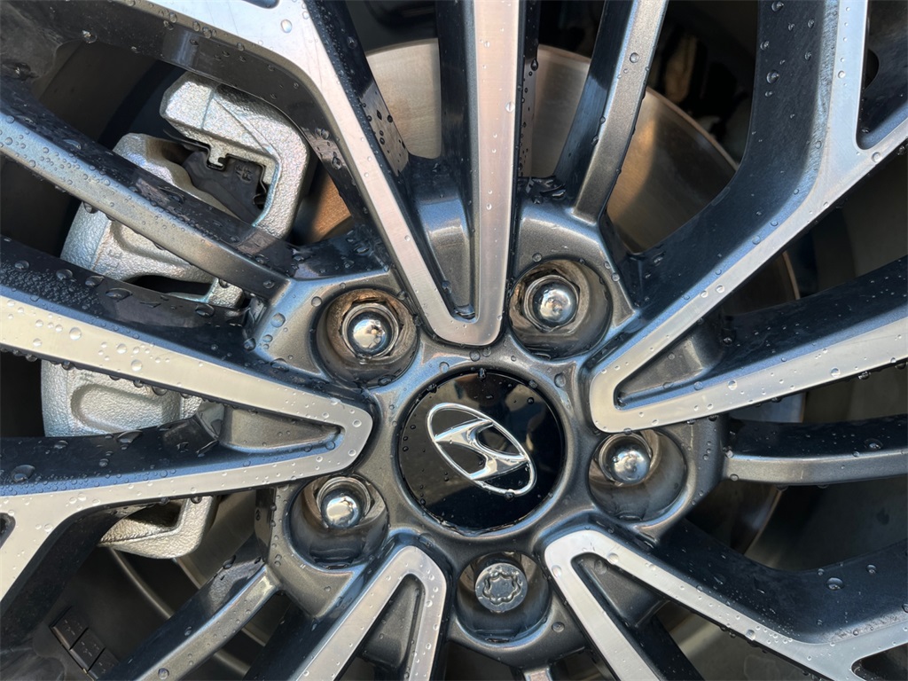 Vehicle image 37 of 45