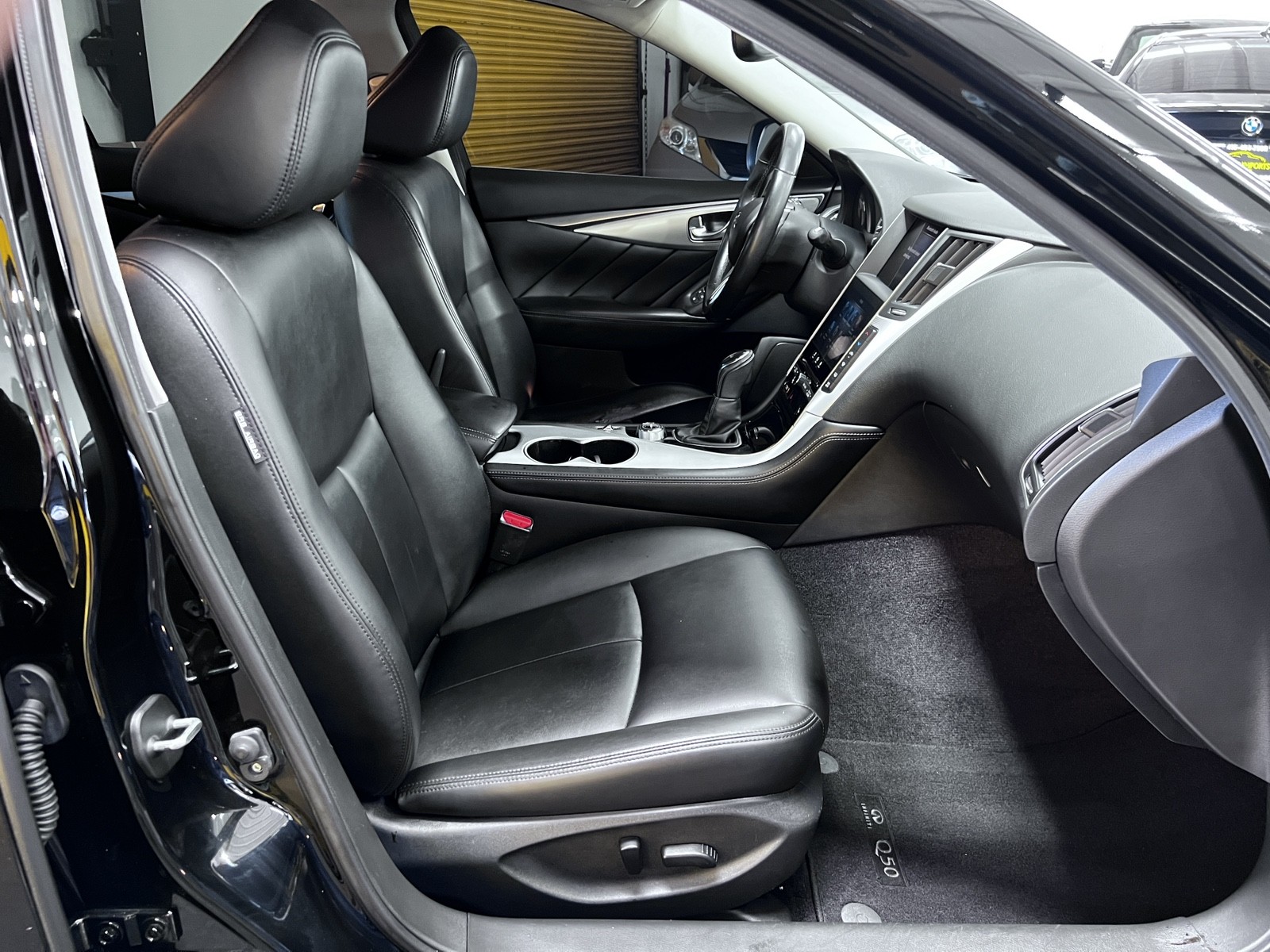 Vehicle image 11 of 26