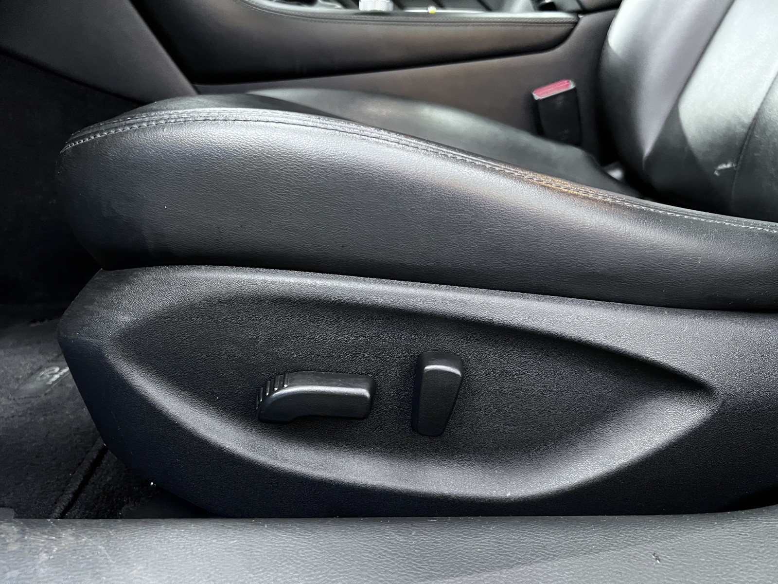 Vehicle image 25 of 26