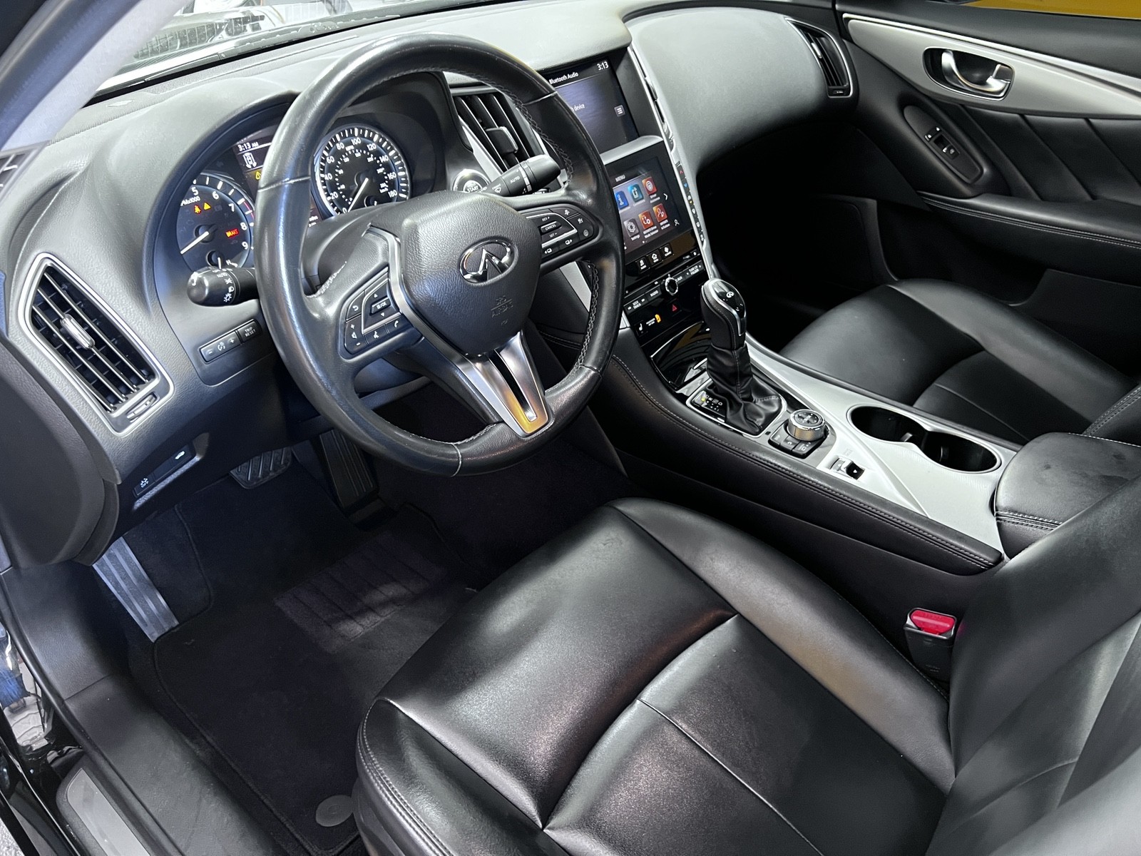 Vehicle image 15 of 26