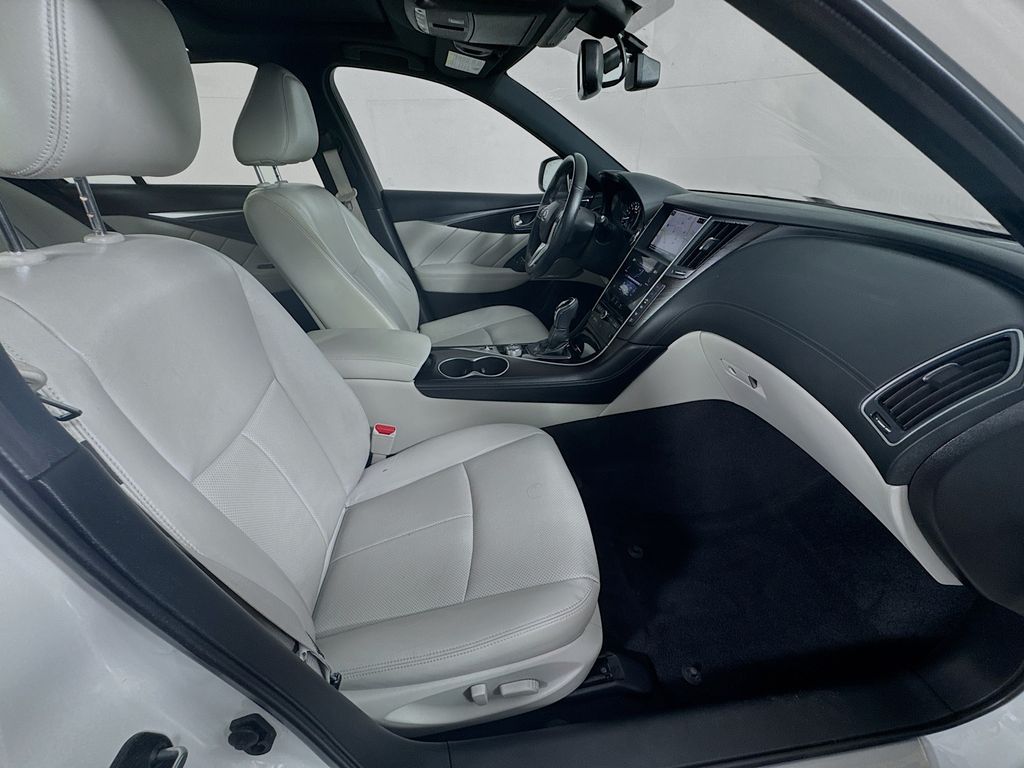 Vehicle image 15 of 41