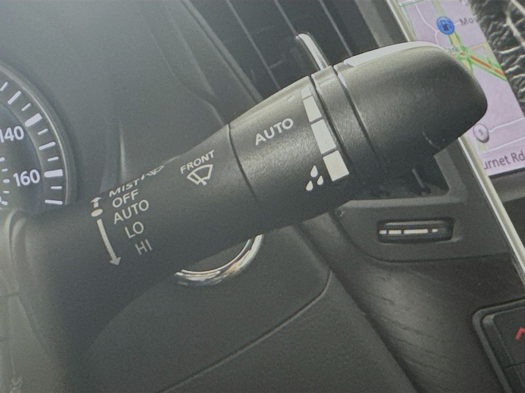 Vehicle image 33 of 41