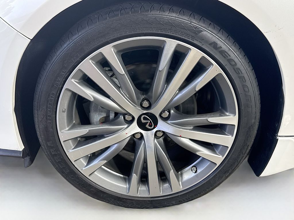 Vehicle image 10 of 41