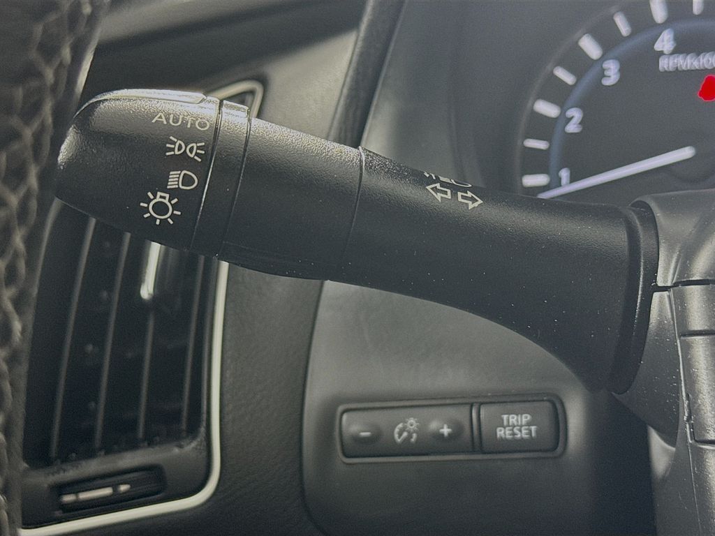 Vehicle image 32 of 41