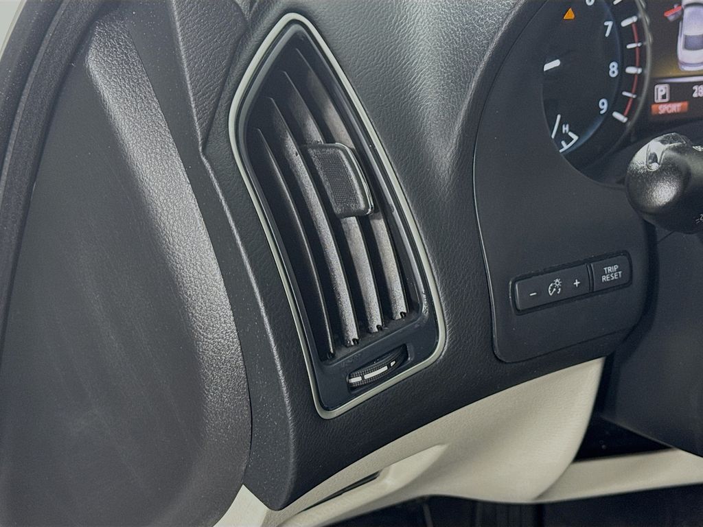 Vehicle image 39 of 41
