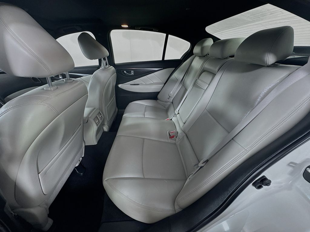 Vehicle image 14 of 41