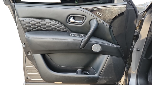 2021 INFINITI QX80 Sensory Image 17 of 40