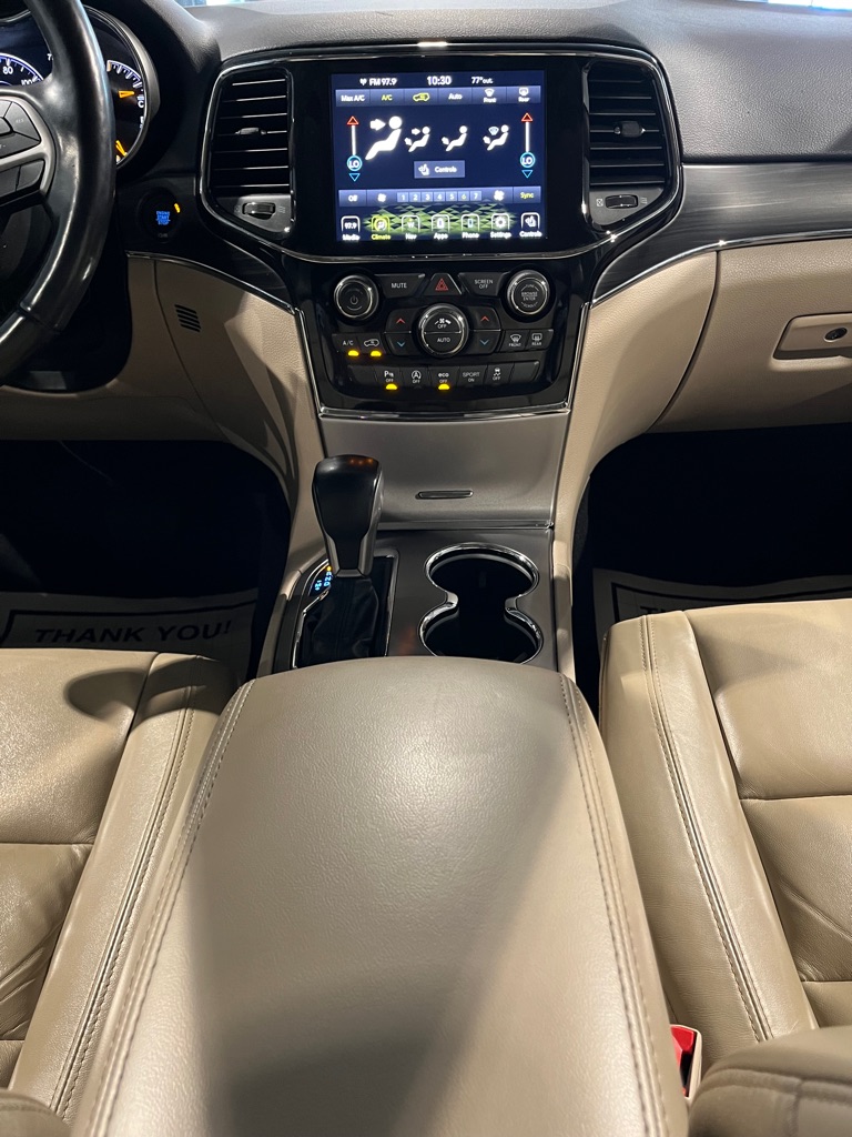 Vehicle image 28 of 33