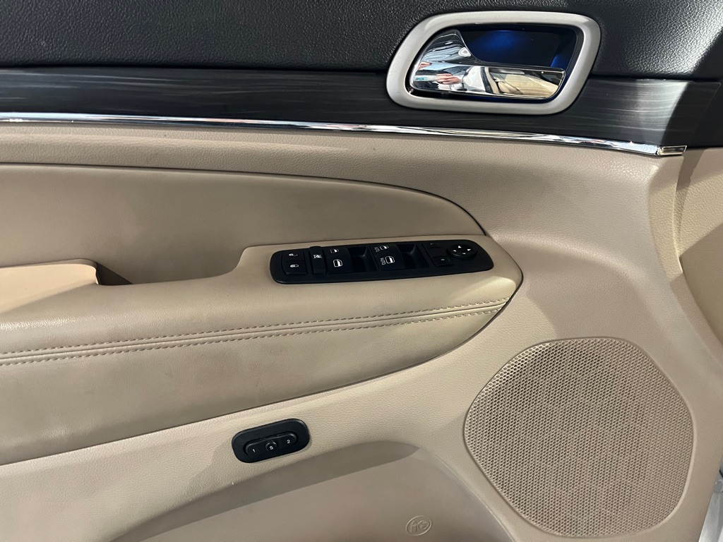 Vehicle image 12 of 33