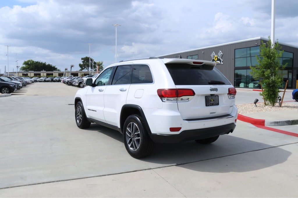 Vehicle image 8 of 33