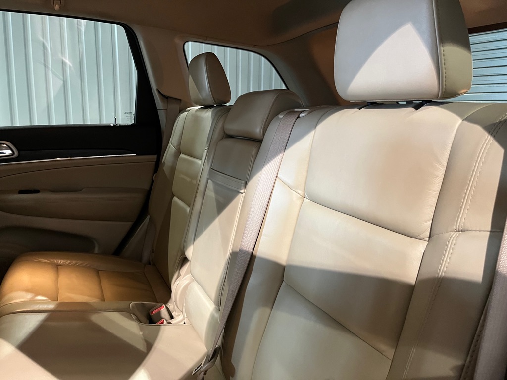 Vehicle image 15 of 33